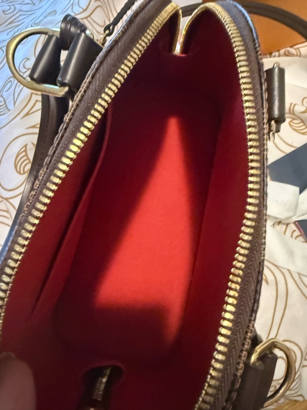 Louis Vuitton Alma BB handbag. Like new, giftable condition. - Picture 2 of 8